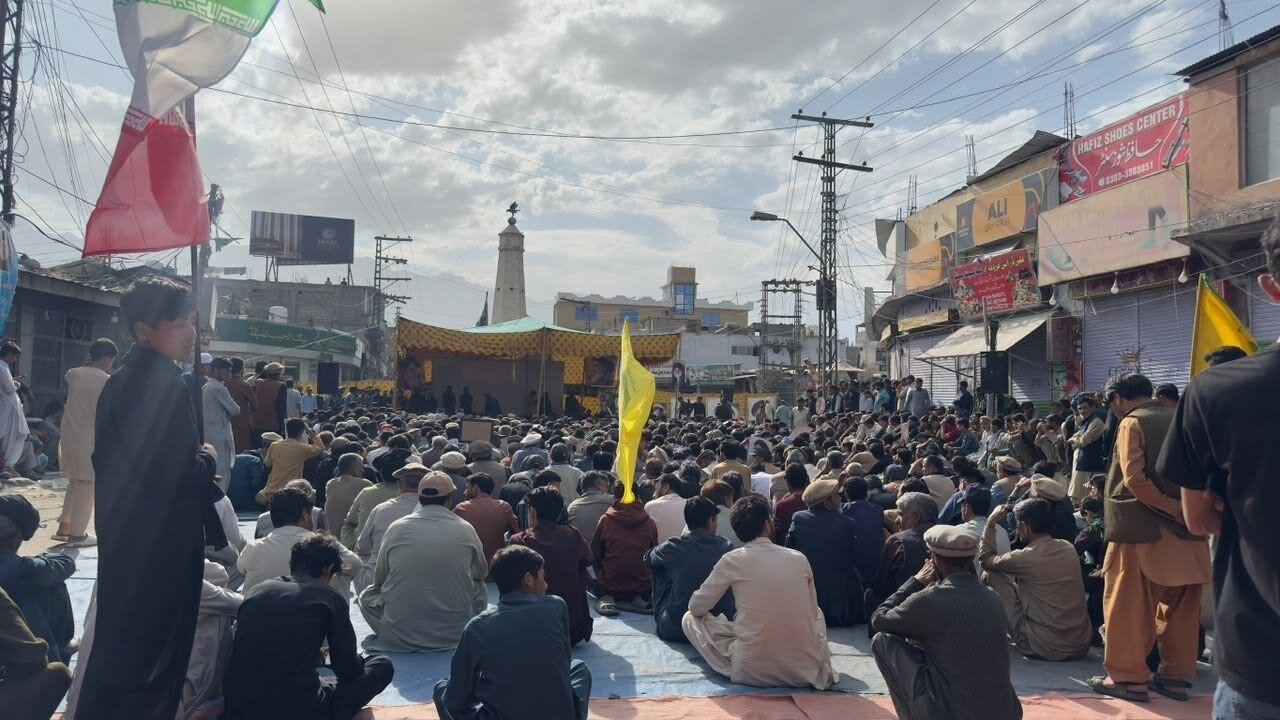 Di heman demê de bi merasîma veşartinê li Meşhedê re; Skardû, Pakistan bû mêvandarê merasîma xatirxwestinê ji Rêberê Şehîd re