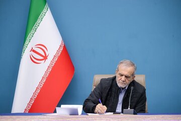 Pezeşkian şəhid Rəhbərin vida mərasimində xalqın tarixi iştirakına və beynəlxalq həmrəyliyə görə təşəkkür etdi