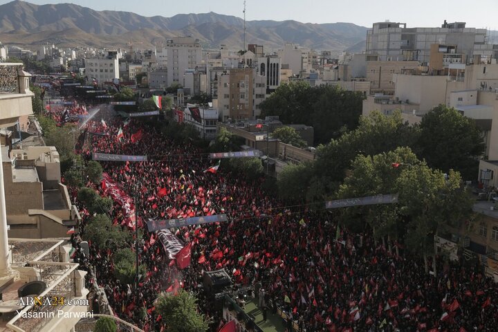نگاه از آسمان به امواج امت خامنه‌ای شهيد/ امواج عزاداران خامنه‌ای شهيد در آستان امام رضا علیه‌السلام