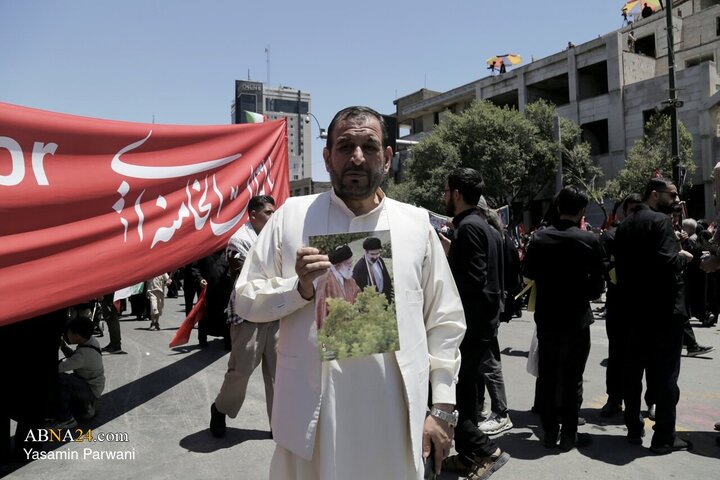 تقرير مصور/ أجواء الحزن والفراق تخيم على المشيعين في تشييع الإمام الشهيد الخامنئي بمشهد