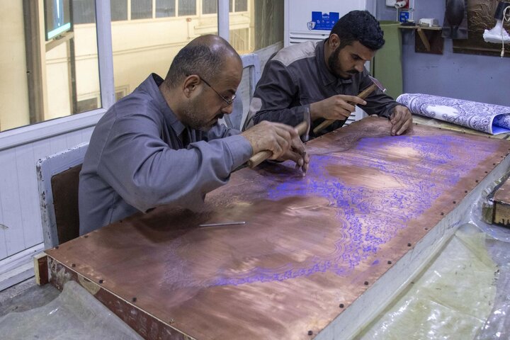 تقرير مصور/ البدء بأعمال تصنيع باب الإمام الحسن العسكري (عليه السلام)