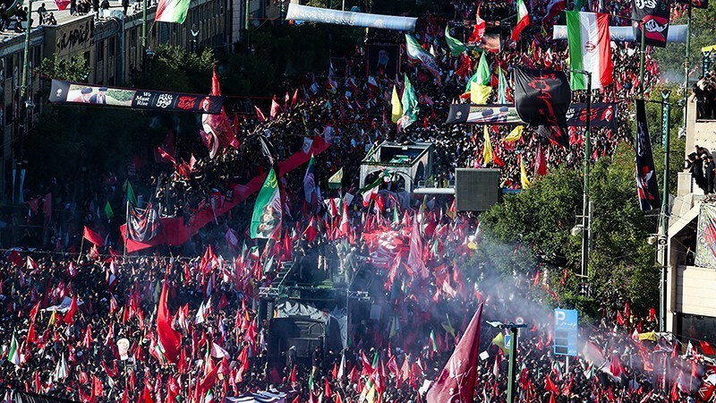Meytê (Cenazê)paqij ê Rêberê Micahid ê Şehîd li Meşhedê hat birêkirin