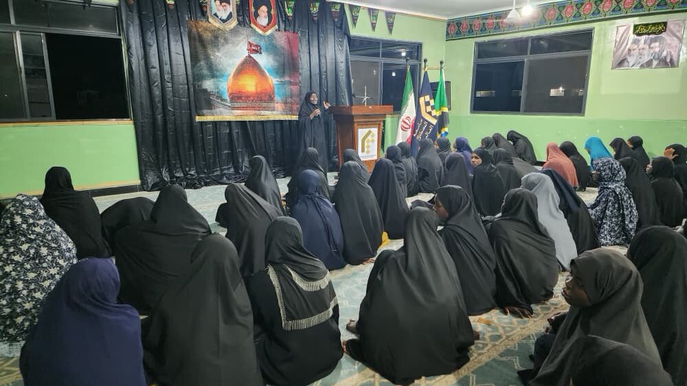 Shule ya Wasichana Yaadhimisha Shahada ya Imam Sajjad (a.s.) kwa Majlisi ya Maombolezo +Picha