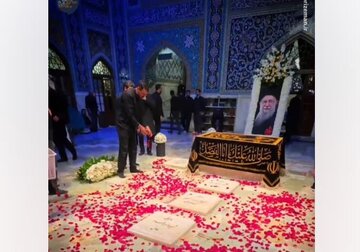 ثلاثة أيام متتالية..إقامة مجلس تأبين قائد الثورة الشهيد في حرم الإمام الرضا(ع)
