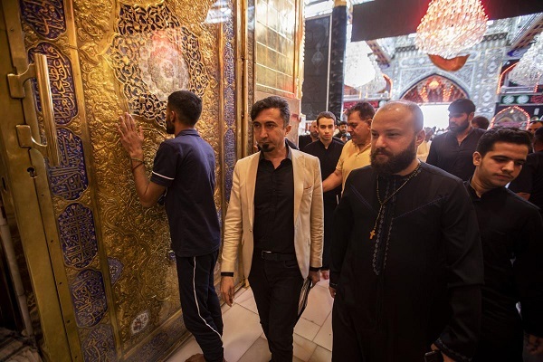  مسیر حسین(ع) و دیگر ائمه ادامه مسیر مسیح(ع) است