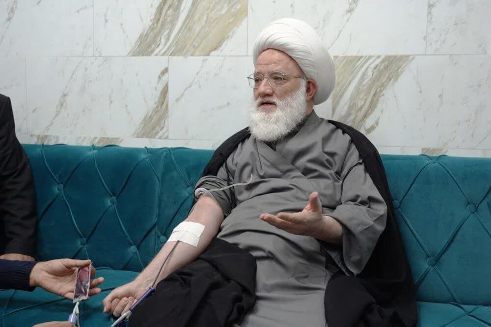 اهدای خون توسط یکی از علمای عراق، برای کودکان سرطانی  