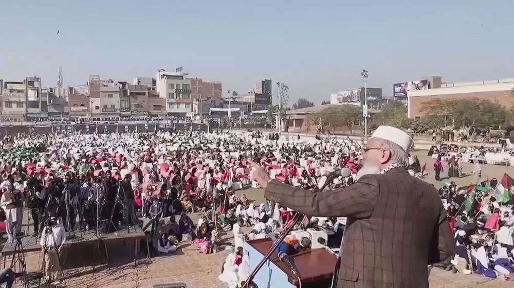 Video: Pakistani women, kids rally in support of Gaza