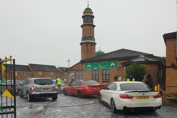 Volunteers of Blackburn Mosque in England wash cars to raise money for Gaza