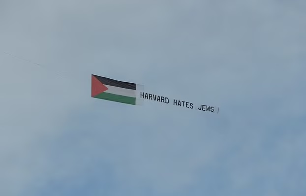 ویدیو | پرواز یک هواپیما با پرچم فلسطین بر فراز دانشگاه هاروارد