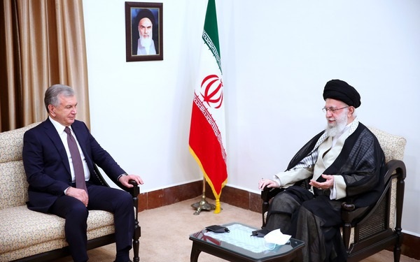  رهبر انقلاب: قرابت تاریخی، فرهنگی و علمی ایران و ازبکستان بی‌نظیر است
