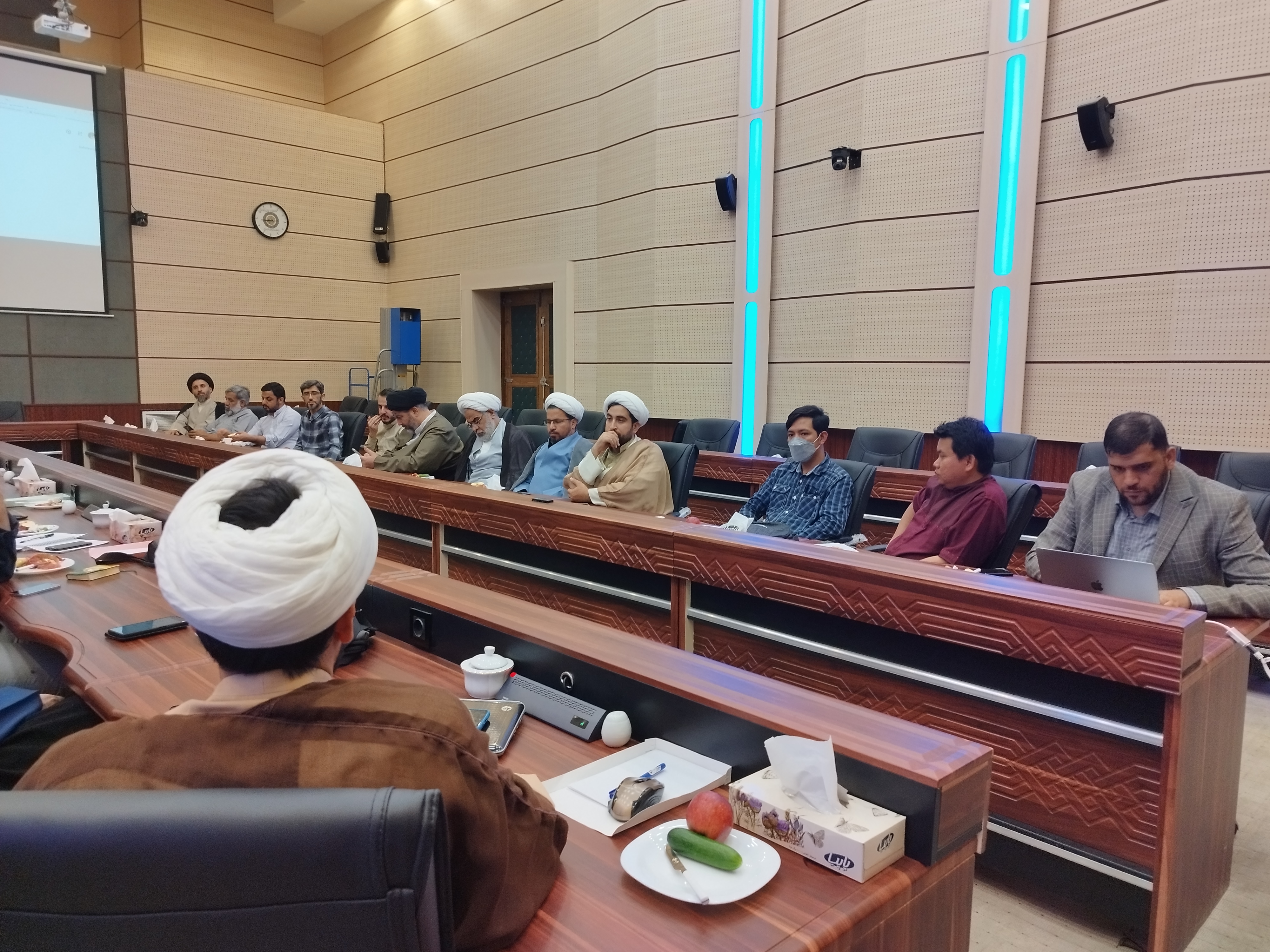 نشست "بررسی عملکرد ۹ سالۀ ویکی شیعه در زبان اندونزیایی" برگزار شد