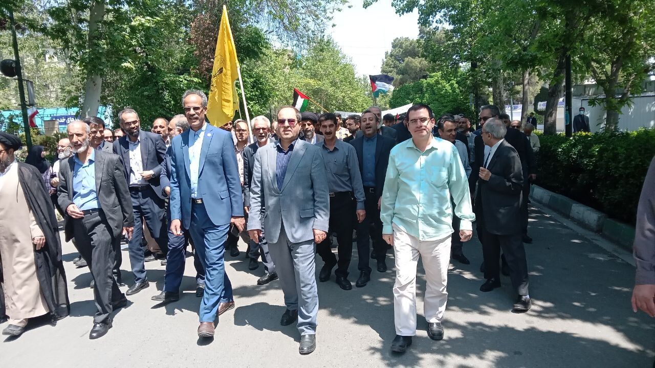 Students in Tehran rally to support pro-Palestine US, European students