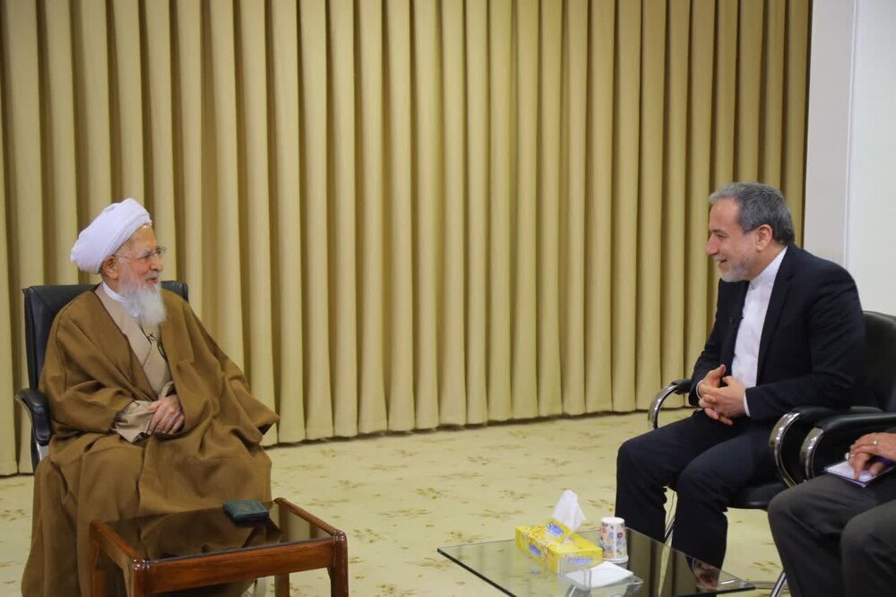Grand Ayat. Javadi Amoli meets with Iran’s FM