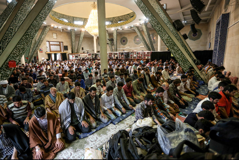Iranian cleric stresses promotion of moral values during Itikaf ceremonies 