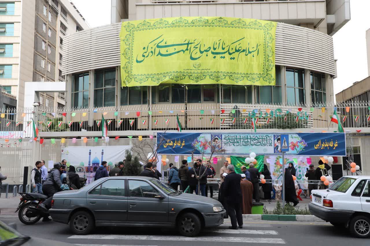 برپایی غرفه شورای فرهنگی خیابان آیت الله طالقانی به مناسبت نیمه شعبان + تصاویر