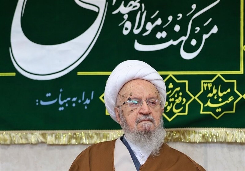 آیت‌الله مکارم شیرازی به بیمارستان منتقل شدند