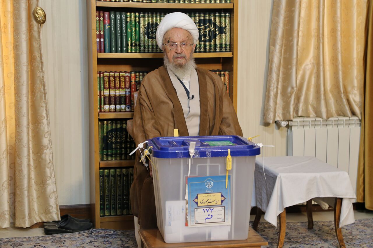 آیت الله مکارم شیرازی: شرکت در انتخابات عبادت است 