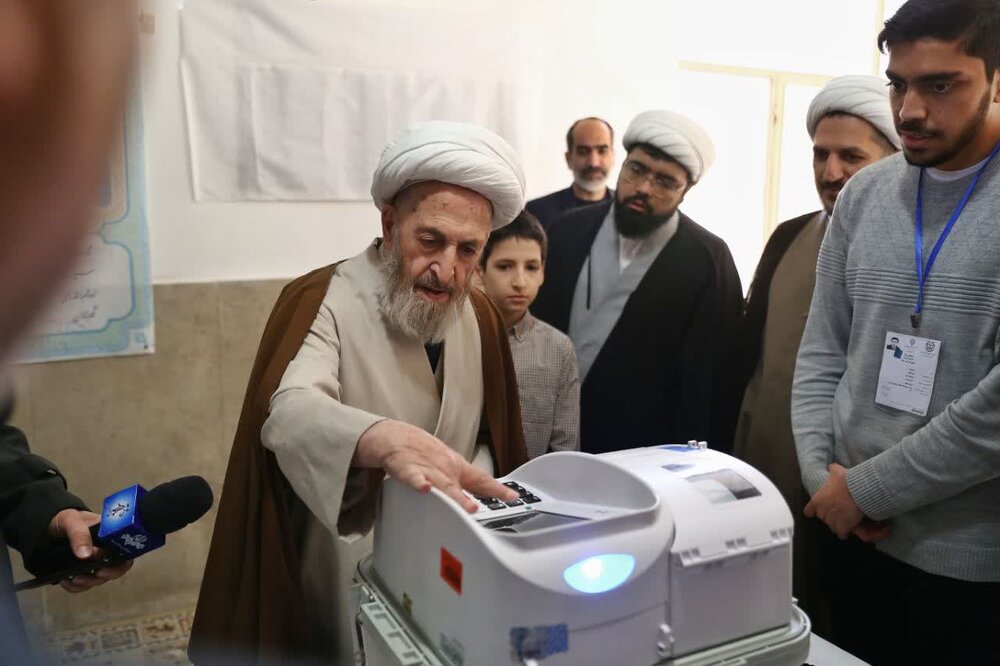 آیت الله سبحانی در انتخابات شرکت کردند
