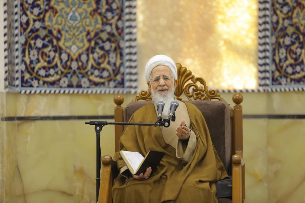 قرآن‌شناس بودن، قرآن‌فهم بودن و قرآنِ متحرک بودن، جامعه را عوض می‌کند