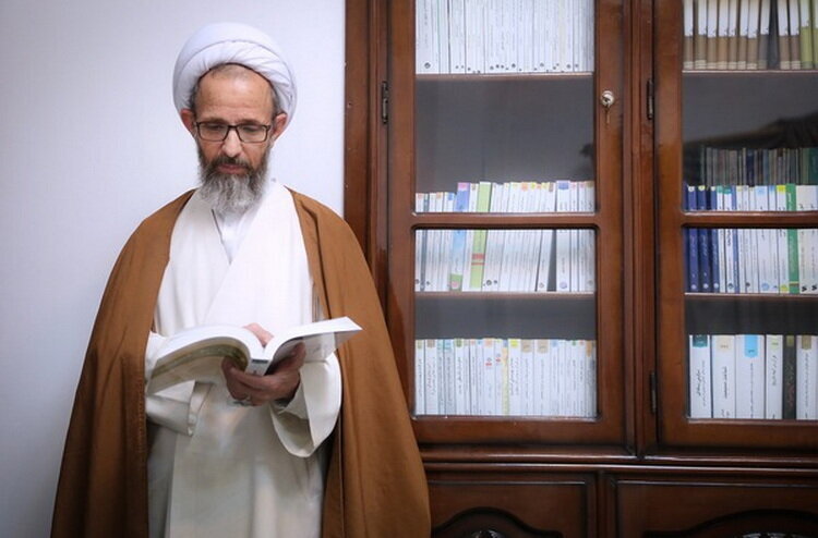 Iranian Shia scholar Ayatollah Rajabi hospitalized in Tehran