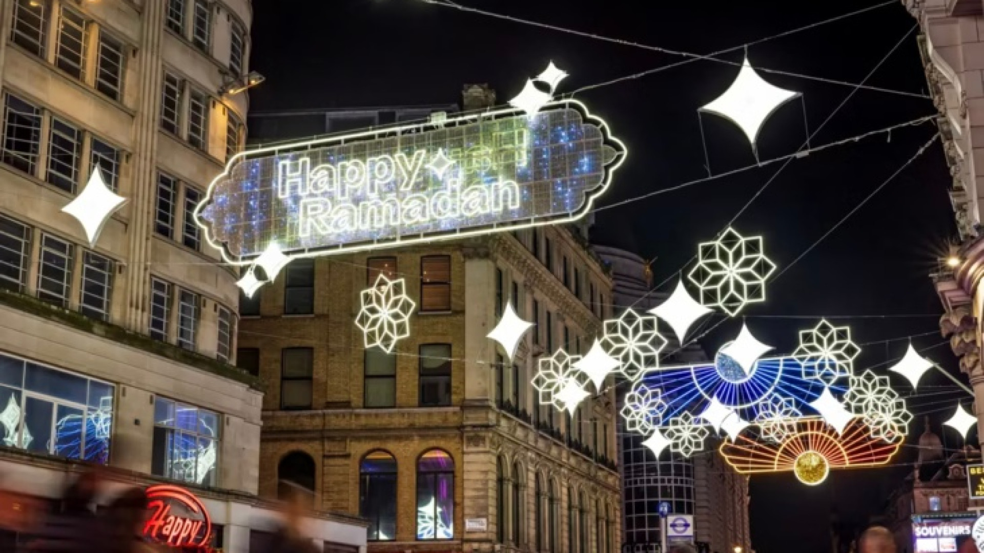 Londres: Las luces del Ramadán iluminan una vez más Coventry Street