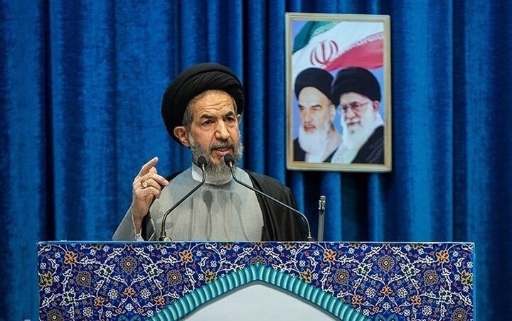 Senior cleric hails Iranian economy's resistance against sanctions