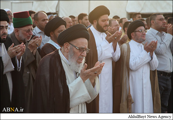 نماز عید فطر در صحن حضرت زینب(س) در کربلای معلی + عکس
