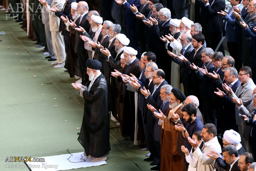 اقامه نماز عید فطر به امامت رهبر انقلاب در مصلای امام خمینی(ره)