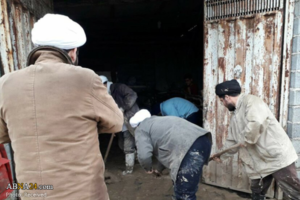 حضور نمایندگان دفتر آیت‌الله حسینی شاهرودی در مناطق سیل زده گلستان