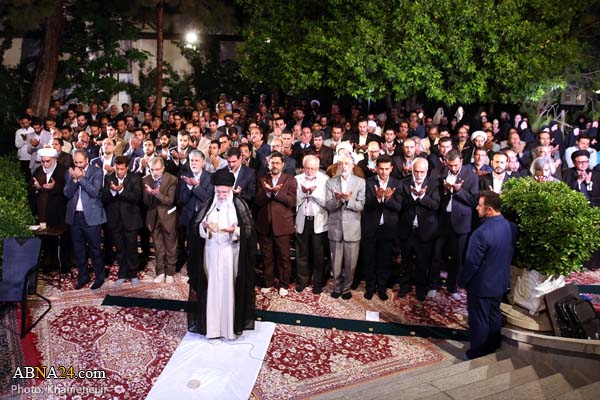جمعی از شاعران و اهالی فرهنگ و ادب با رهبر انقلاب دیدار کردند