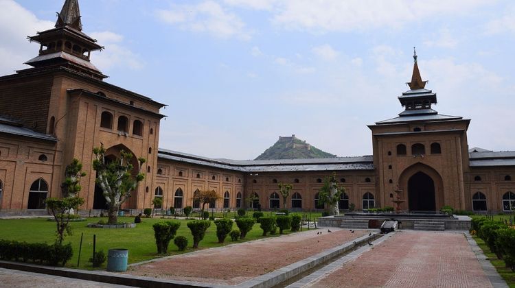  تعطیلی مسجد جامع کشمیر همچنان ادامه دارد
