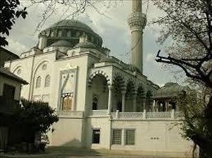Japan Beckons Muslim Tourists