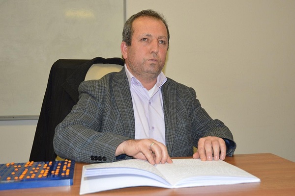 Turkish visually-impaired man teaching Quran for 25 years / Pics