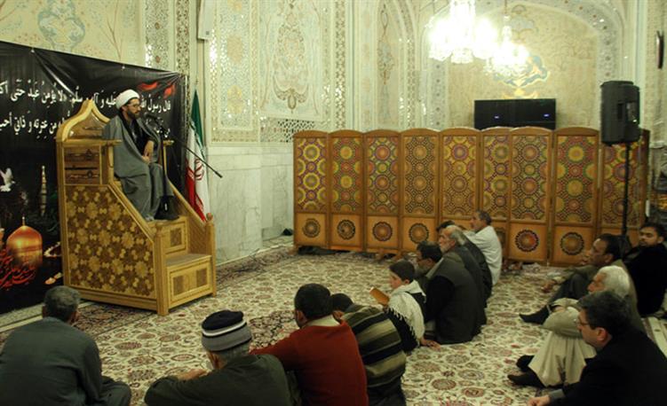 Passionate mourning of Urdu pilgrims at Imam Reza holy shrine