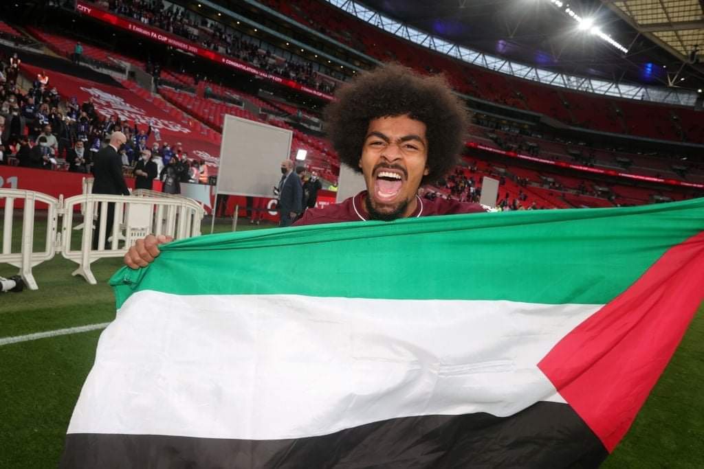 Photos: Leicester City soccer players raise Palestinian flag after UK cup victory
